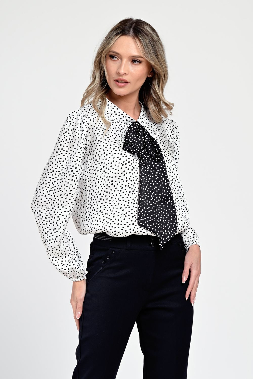 Bluza Dama din Satin, Alba cu puncte negre, Eleganta cu Funda V305 - 1 | YEO